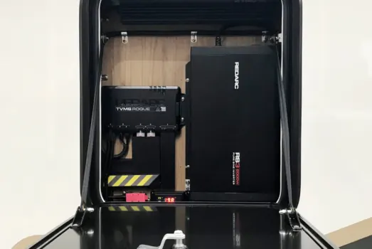 REDARC power management system and lithium battery installed in the Rover 02